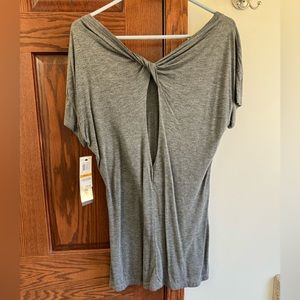 NWT IDEOLOGY WOMENS TWIST OPEN BACK TEE SMALL SOFT GREY